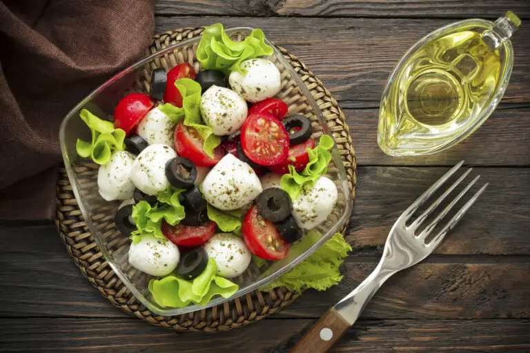How-to-dress-salad
